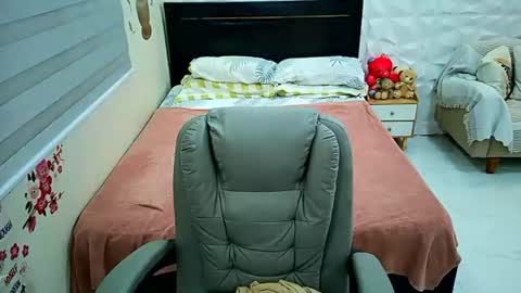 happy_mealxx online show from August 9, 3:35 pm
