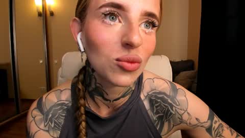 Julia online show from August 4, 6:32 am