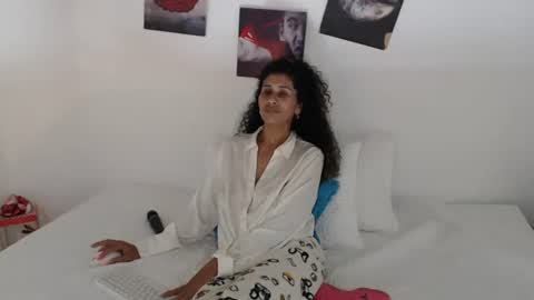 Female galaxy online show from August 14, 10:35 pm