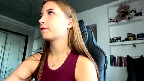 Elis online show from August 6, 3:33 pm