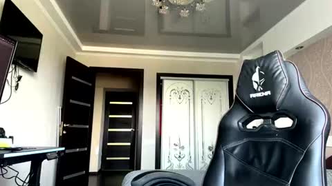 Elis online show from August 12, 12:18 pm
