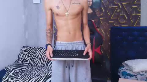 harry_jhonsonn online show from July 28, 2:01 pm