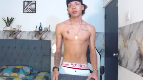 harry_jhonsonn online show from August 1, 3:45 am