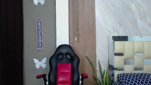 harry_jhonsonn online show from August 4, 9:34 pm