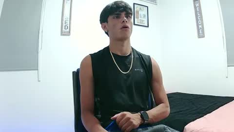 harrythomson1 online show from August 12, 2:36 am