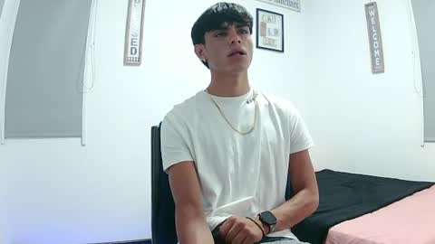 harrythomson1 online show from August 13, 7:22 am
