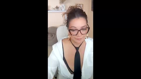 leila online show from June 10, 5:53 pm