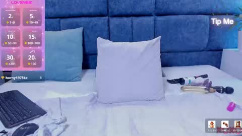 hazel_lanee online show from August 3, 5:25 am