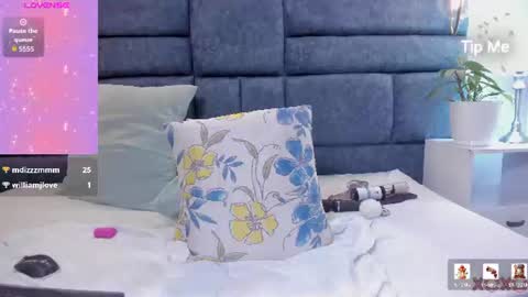 hazel_lanee online show from August 7, 9:20 am