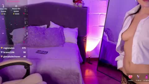 HAZEL LYNN ROSS online show from August 15, 5:50 pm