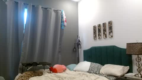 hazel_skye online show from August 13, 11:30 pm