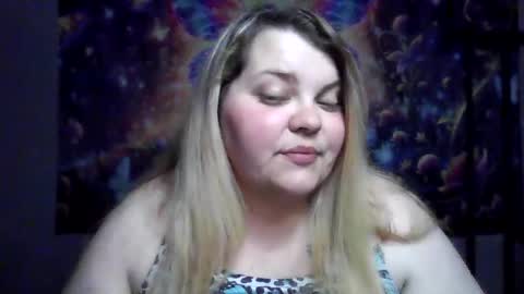 Hazeleyez97 online show from May 14, 4:45 am