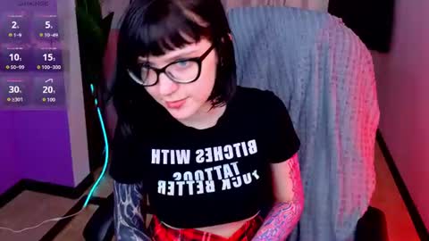 hazeltompson online show from August 4, 6:27 pm