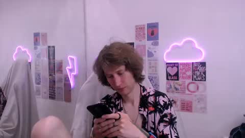 hedonistbeast69 online show from August 18, 3:23 am
