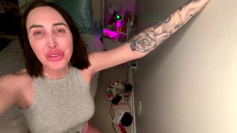 LADY LUNA YOU KNOW WHO IT IS 3 online show from April 15, 5:36 am