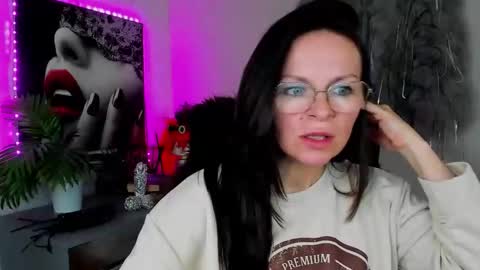 Helen online show from April 10, 3:08 pm
