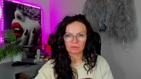 Helen online show from April 15, 2:57 pm
