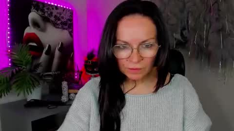 Helen online show from April 20, 3:21 pm