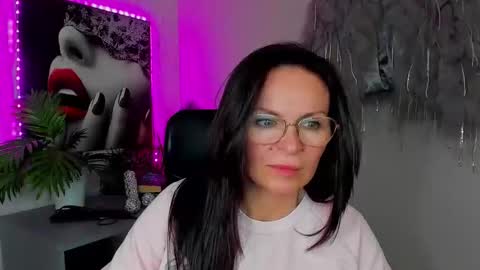 Helen online show from April 21, 4:32 pm