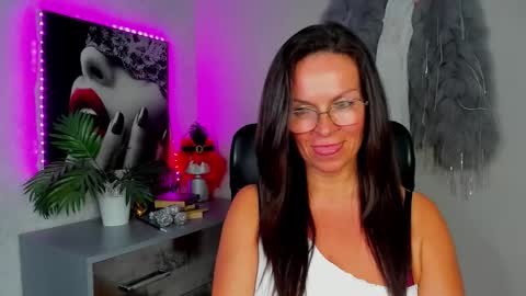 Helen online show from June 10, 4:47 pm