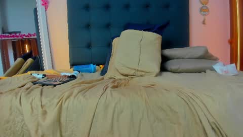 helena_april online show from August 6, 4:39 pm