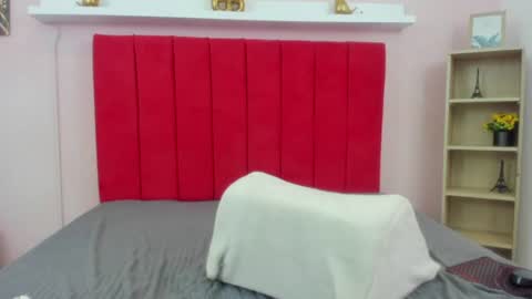 helena_hillss online show from August 12, 4:53 pm