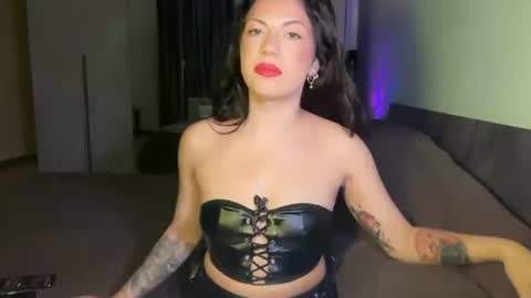 helena online show from August 4, 9:23 pm
