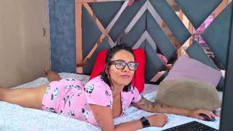 Helenaa rosee online show from August 4, 1:57 am