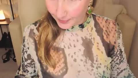 Helen online show from August 4, 5:04 am