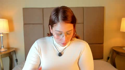 Helen or Hells online show from May 28, 2:09 pm