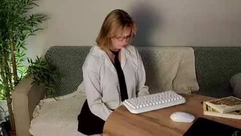 Helga online show from August 12, 3:03 pm
