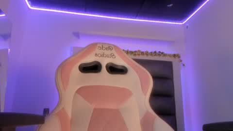 hellen__smith_ online show from August 8, 8:53 pm