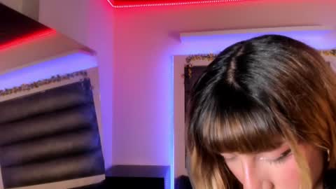 hellen__smith_ online show from August 17, 9:20 pm