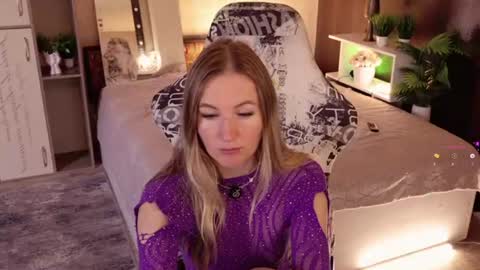 Alisia  Monday to Friday from 10 am to 4 pm GMT 2 online show from August 12, 8:27 am