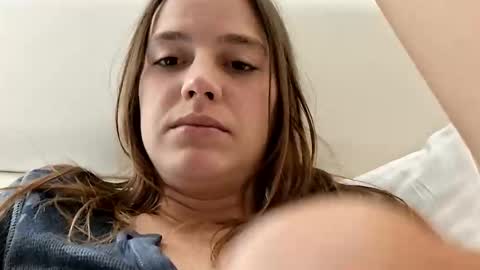 hellokitten123 online show from April 6, 6:06 am
