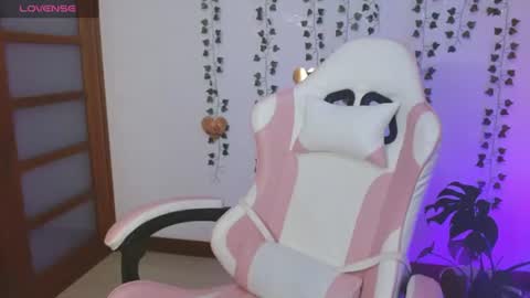hellokitty_valery1 online show from August 5, 12:08 am