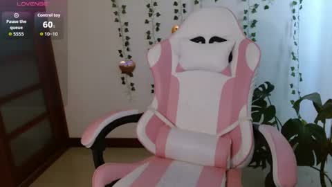 hellokitty_valery1 online show from August 14, 7:28 pm