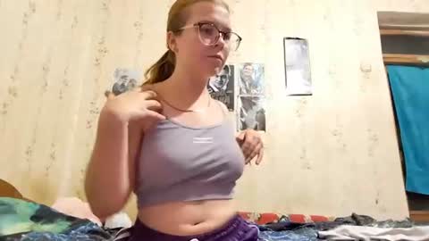 Leila online show from August 4, 9:12 pm