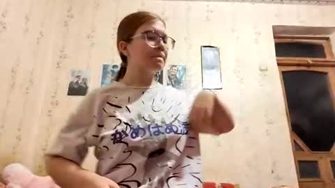 Leila online show from August 6, 6:07 pm