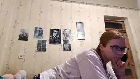 Leila online show from August 10, 5:03 pm