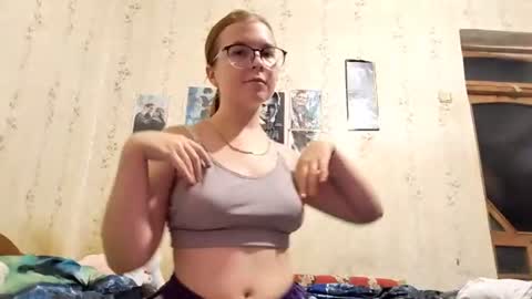 Leila online show from August 10, 9:27 pm