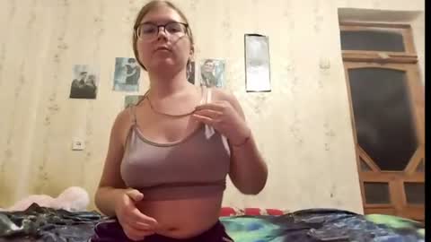Leila online show from August 11, 9:39 pm