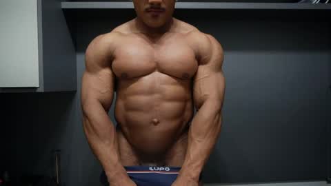 henrimusclee online show from April 10, 9:47 pm