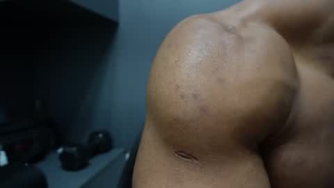 henrimusclee online show from May 25, 9:59 pm