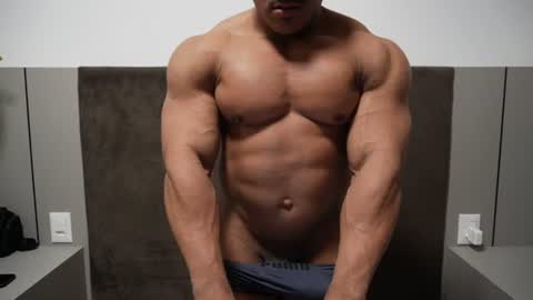 henrimusclee online show from July 9, 10:48 pm