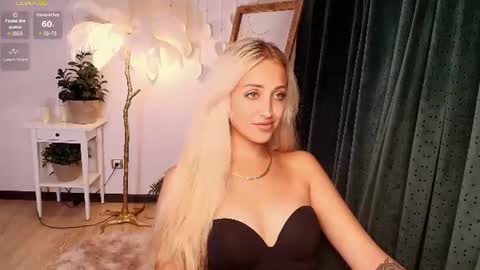 Elise online show from August 5, 3:26 am