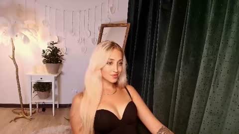 Elise online show from August 8, 6:35 am