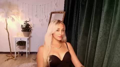 Elise online show from August 8, 8:14 am