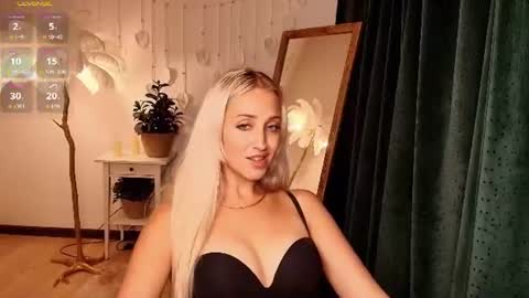 Elise online show from August 11, 8:27 am