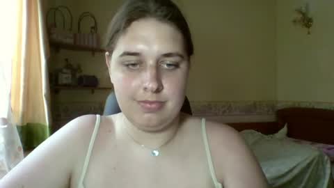 hess_luna_ online show from July 27, 11:16 am